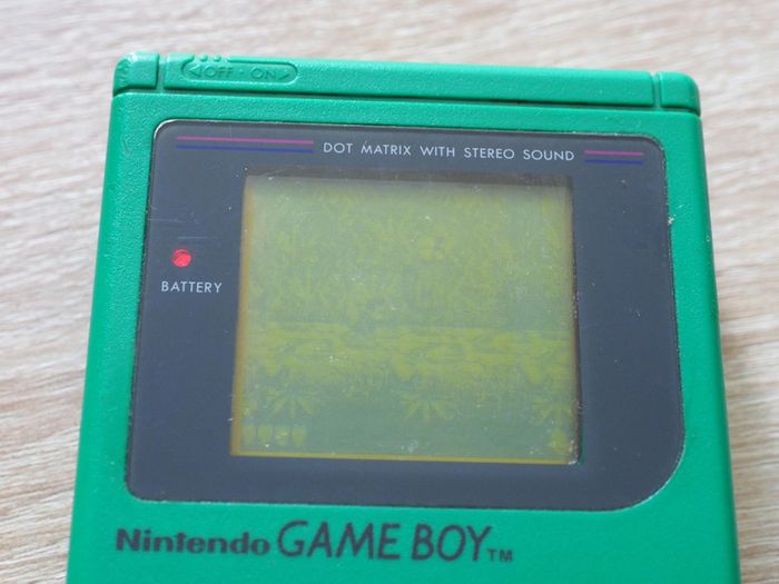 Ancienne Game Boy verte avec accessoires - photo numéro 2