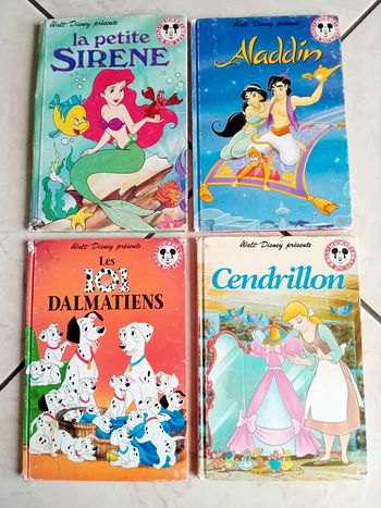 lot de 4 livres disney cendrillon Aladdin ect