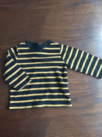 Pull rayé noir et  jaune 3 mois