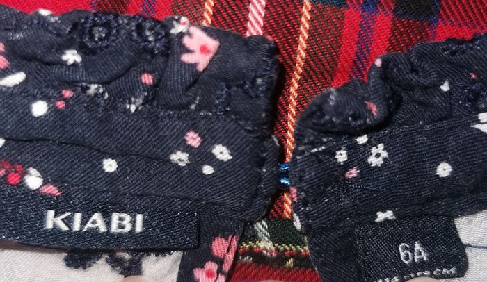 Lot 2 blouses fille 6 ans - photo numéro 2