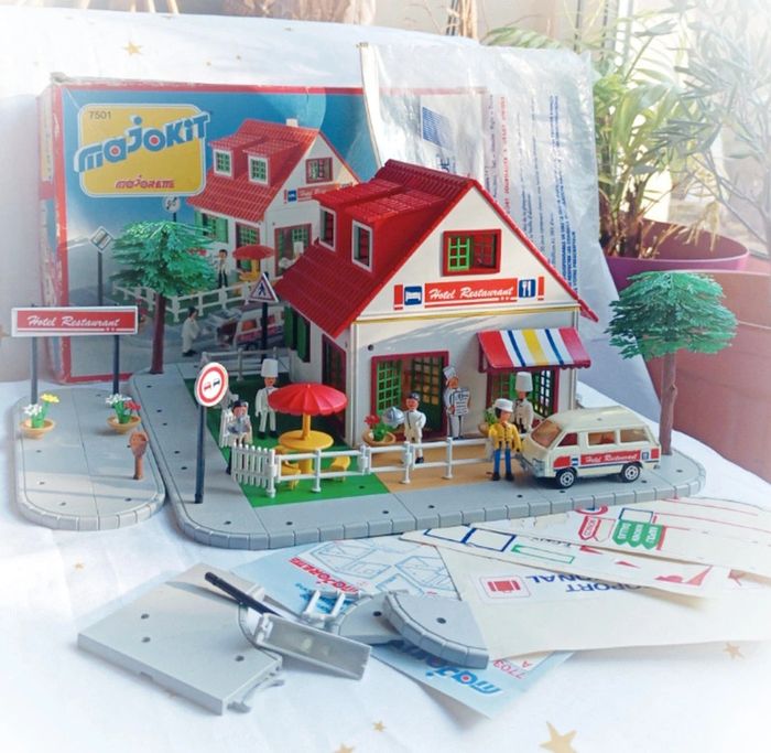 Maison house maisonnette playmobil hôtel restaurant majokit voiture small miniature majorette 7501