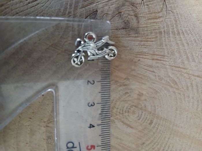 Lot de 22 breloques moto - photo numéro 3