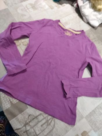 T-shirt manches longues violet taille 6,8 ans