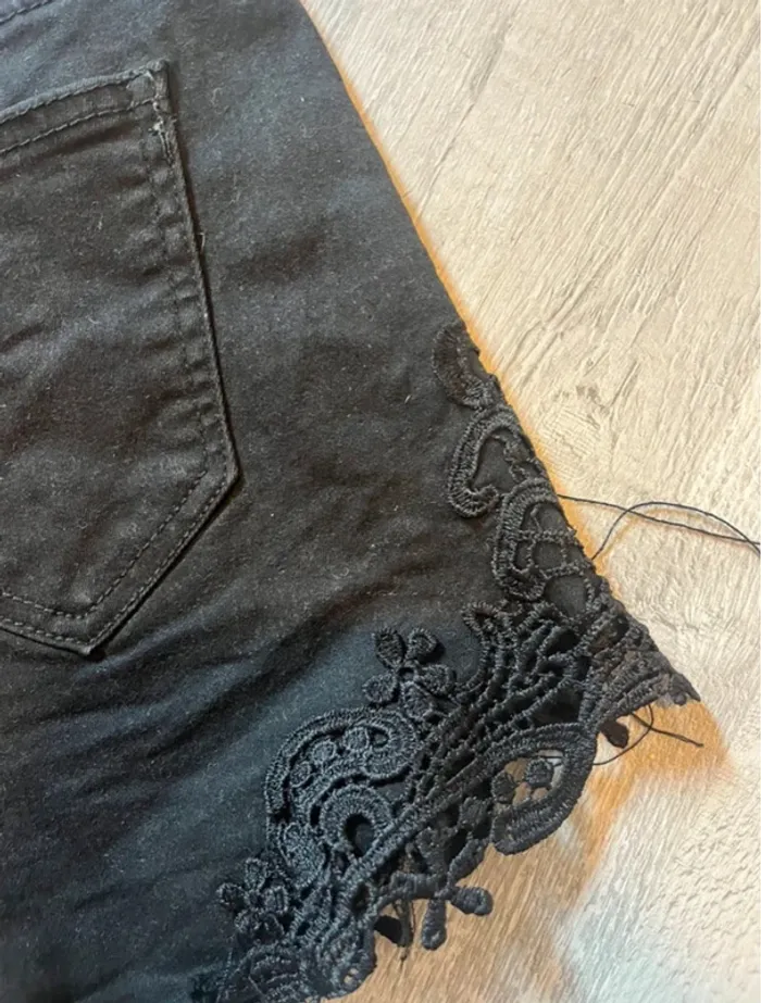 Short noir à dentelle T.38 - photo numéro 3