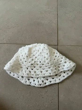 Chapeau blanc, très bon état, taille unique