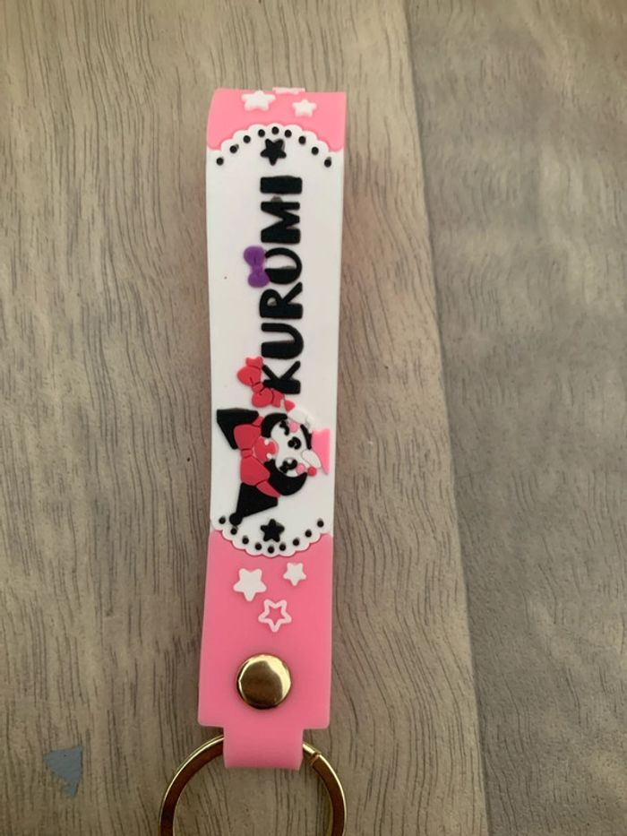 Porte clé Kuromi noir et rose  neuf - photo numéro 3