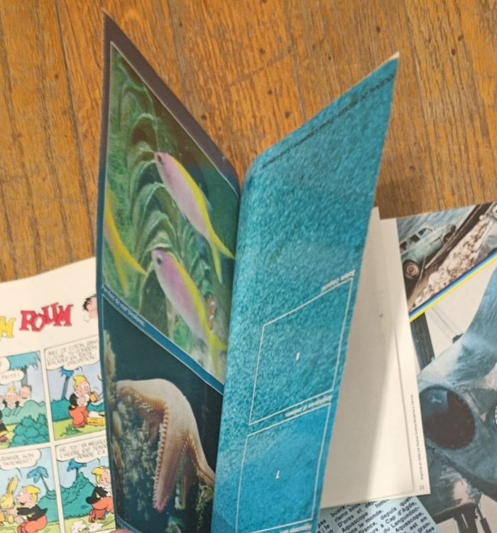 Ancien Journal de Mickey avec cadeau Dossier la mer Poster + vignettes N°1466 1980 vintage - photo numéro 5