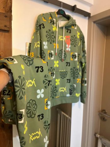 Ensemble de jogging vert à motifs 73 et trefles