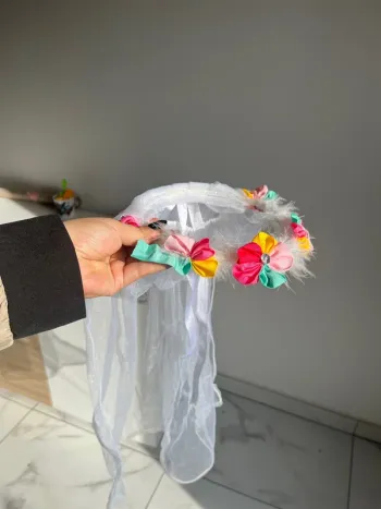 Couronne de fleur avec voilage