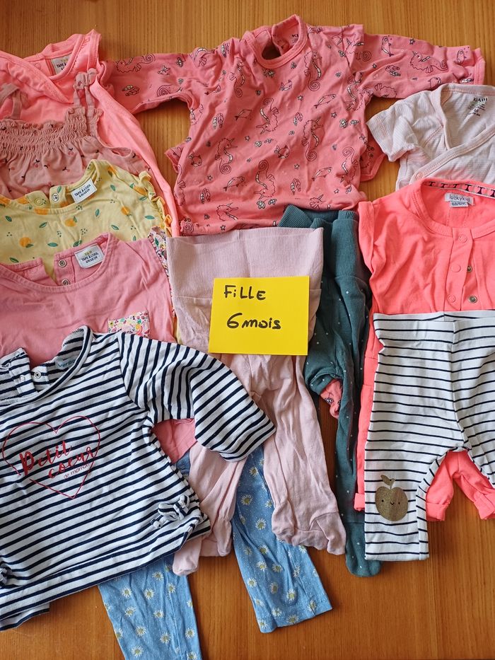 Lot vêtements filles 6 mois