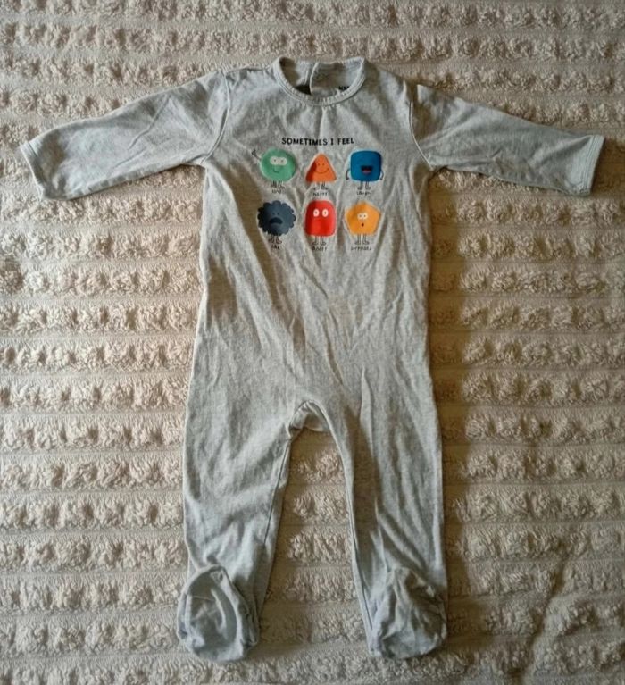 🩵 Pyjama léger 🩵👶 Pyjama léger bébé garçon – 18 mois (Kiabi)
Pyjama léger en très bon état, idéal pour les nuits douces ❄️
Confortable et pratique pour le quotidien de bébé.

✨ Taille : 18 mois
✨ Marque : Kiabi
✨ État : Très bon

📦 Article n°074
🧾 Caisse 