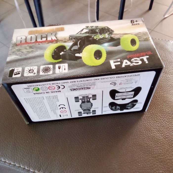 🌼 Voiture télécommander noir/vert  tout neuf 🌼 - photo numéro 4