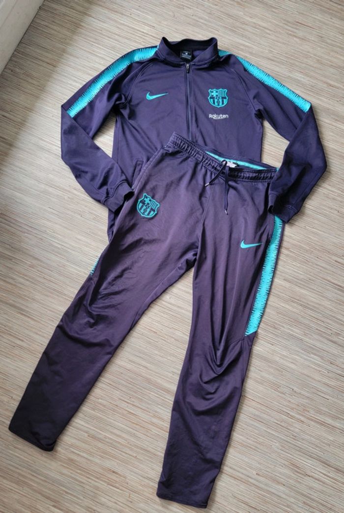 Jogging nike taille 12/13ans