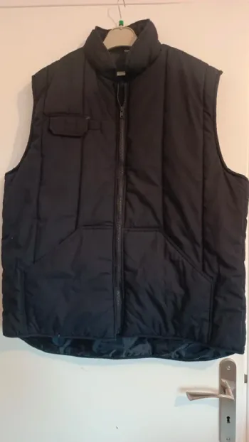 Lot 2 vestes sans manches taille 6