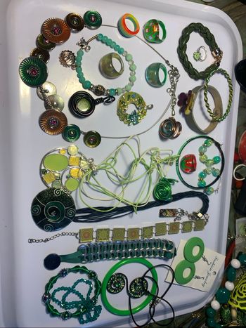 Gros lot bijoux verts ( voir descriptif)