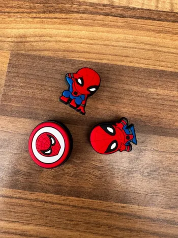 Lot de 3 pins pour crocs Spiderman