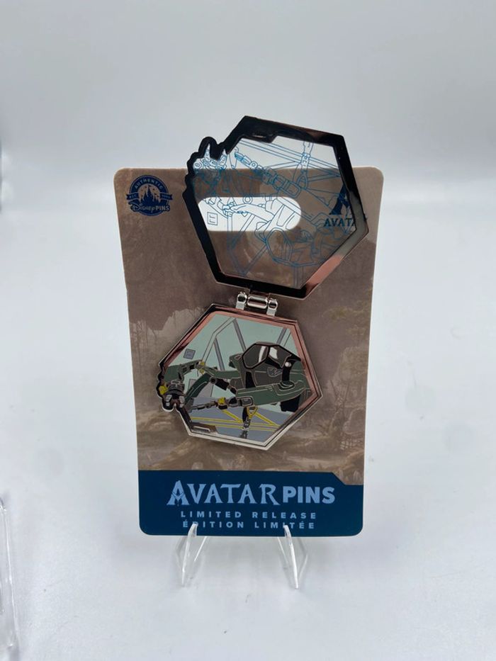 Pin's en édition limitée combinaison Avatar AMP Disney store - photo numéro 4