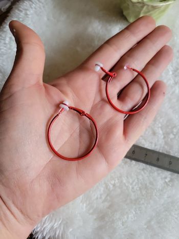 Clips rouge créoles 3 cm.