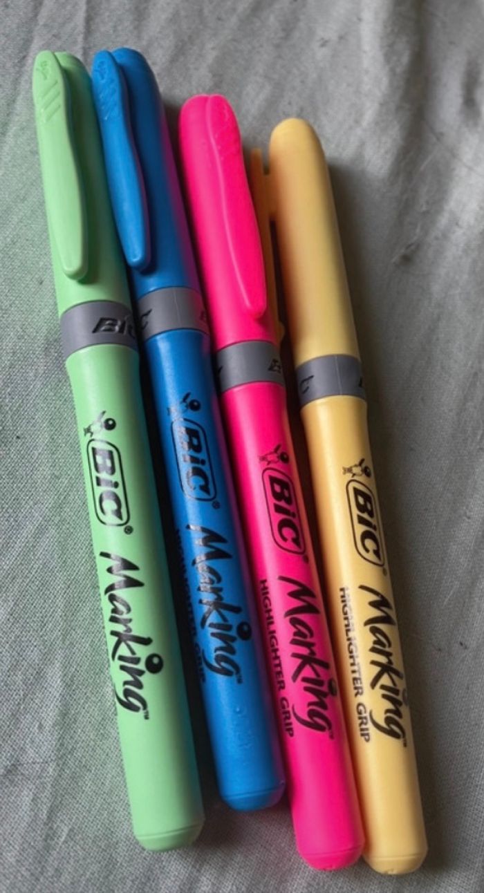 Lot crayons fluos - photo numéro 2