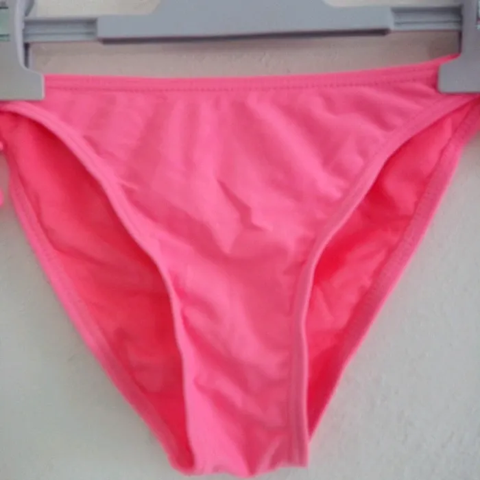 Bas de maillot de bain femme ou jeune fille - photo numéro 2