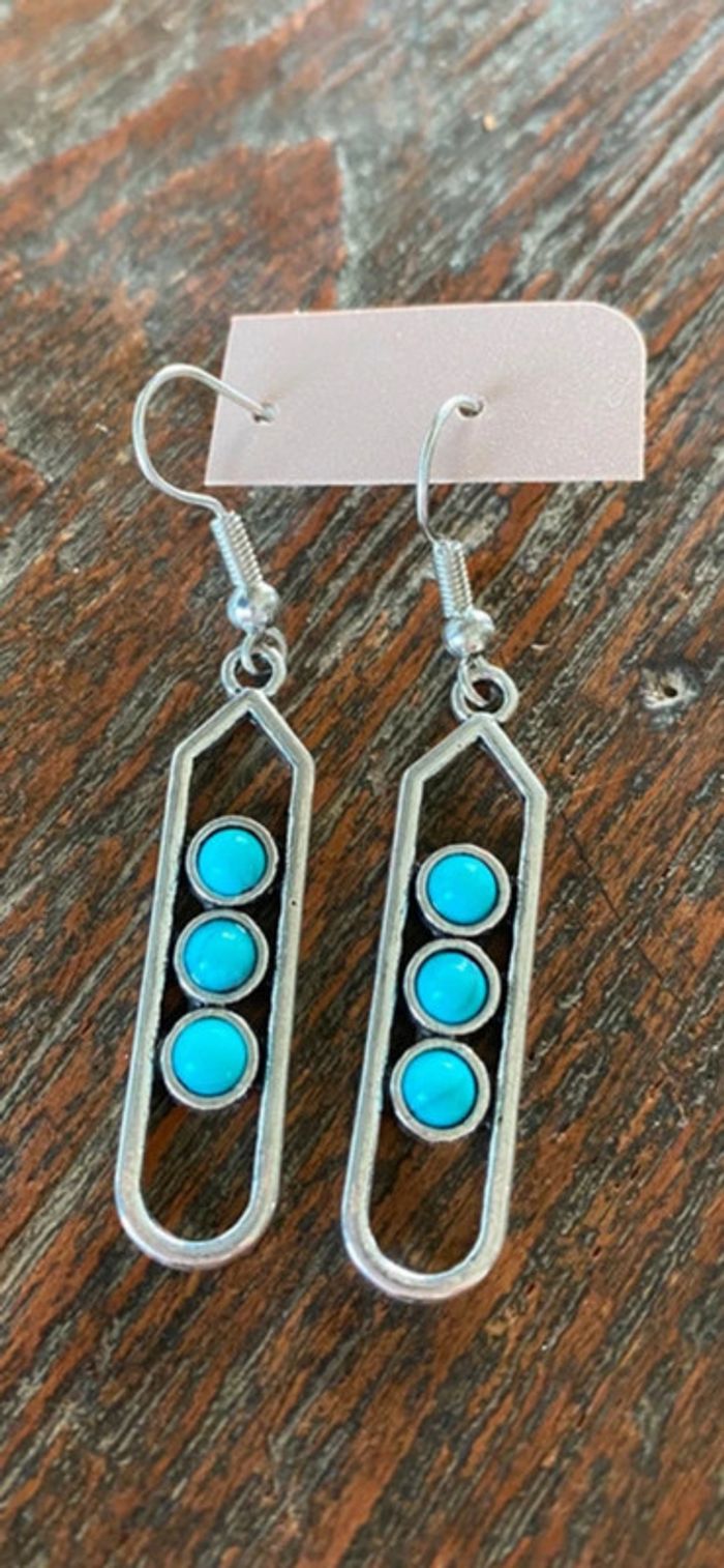 Magnifique paire de boucles d’oreilles avec turquoise - photo numéro 2