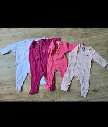 Lot 4 pyjamas