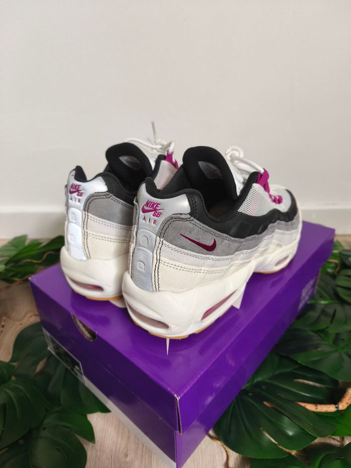 Air Max 95 Summit White and Cactus Flower
- Nike SB - photo numéro 3