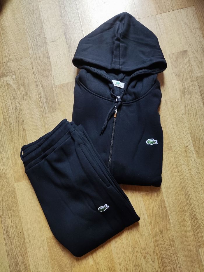 Enselble survetement lacoste noir taille XL