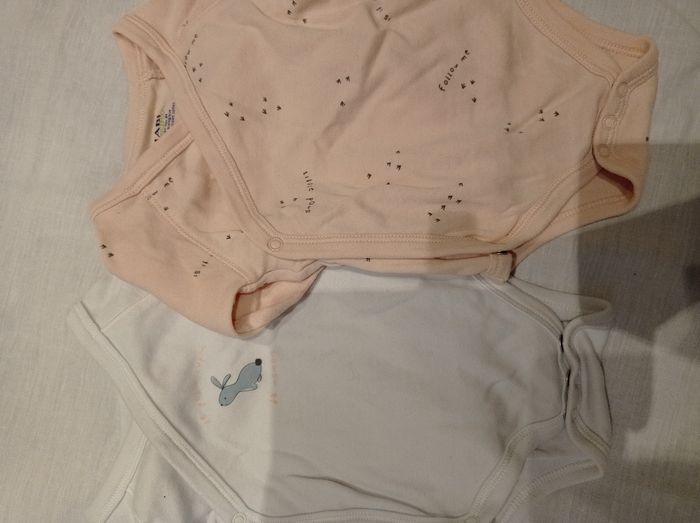 Lot 7 bodies et 1 pyjamas 3 mois Kiabi et H et M - photo numéro 6