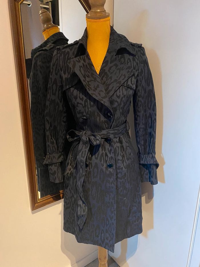 Trench-coat
