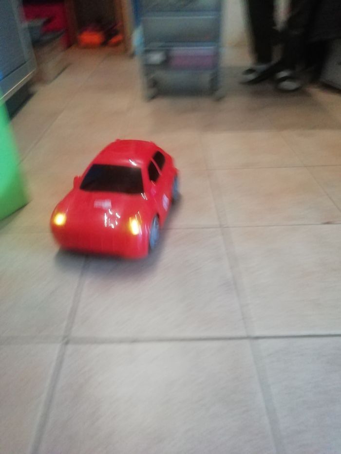 Voiture radiotelecommande - photo numéro 3