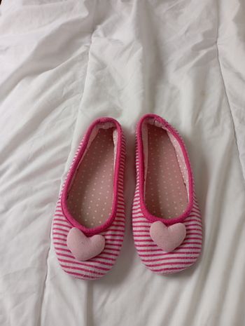 Chausson rayé rose/blanc taille 34 1€