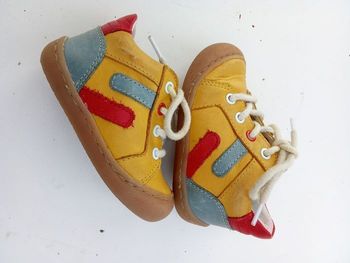 Bottine, chaussures garçon babybotte taille 21 lacets, moutarde, rouge, bleu ciel semelle anti dérapante