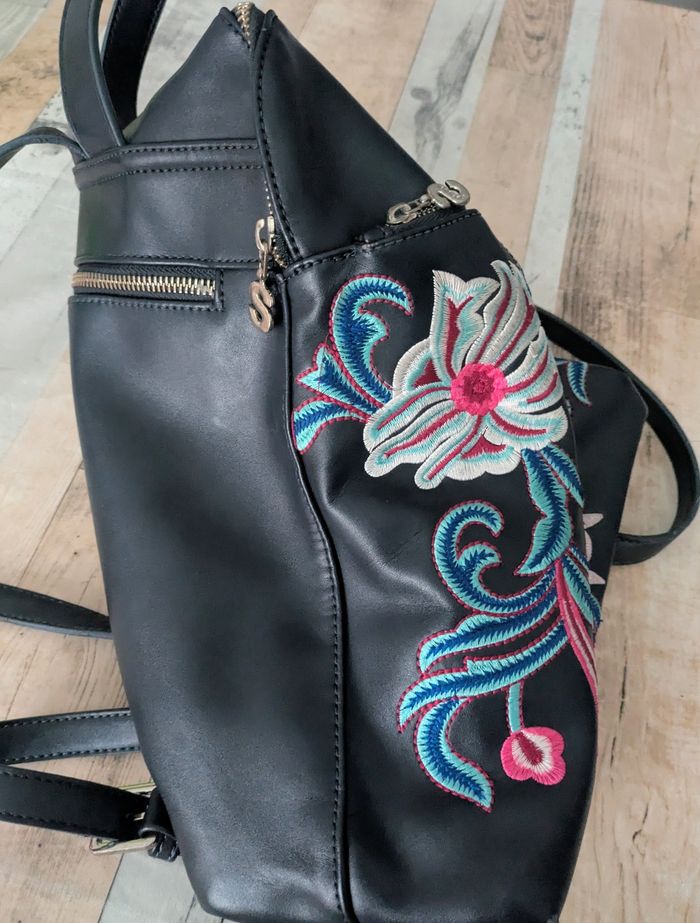 Sac à dos femme en cuir , marque Dezigual - photo numéro 5