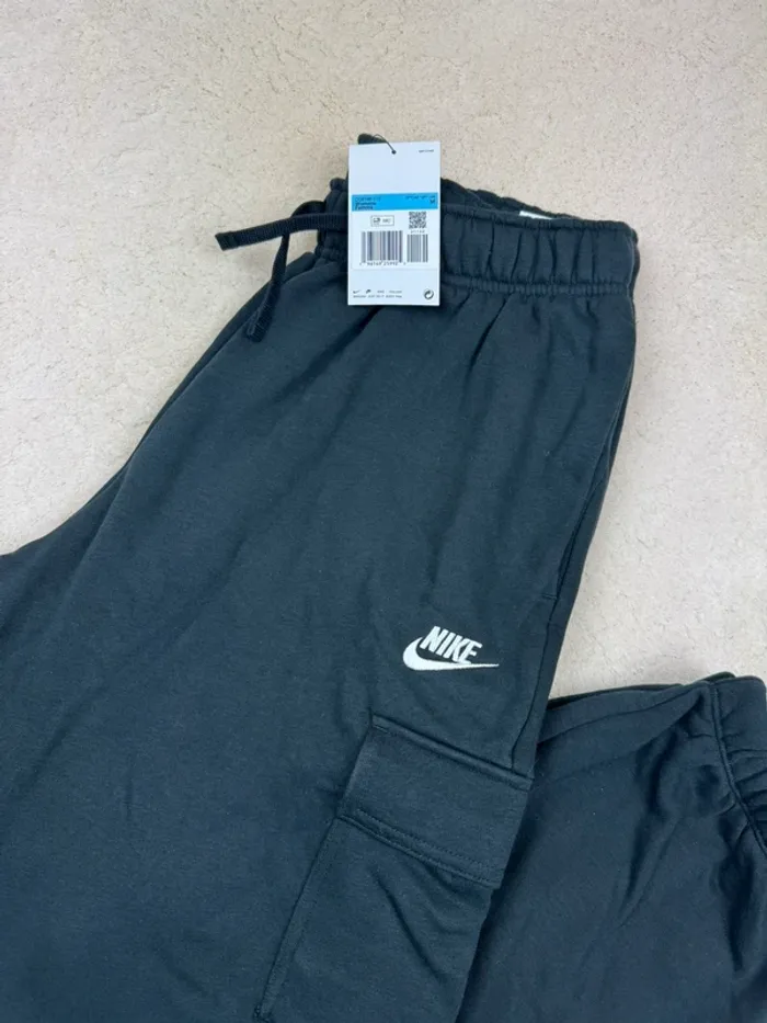 Jogging Oversize Nike Cargo Noir Logo Brodé Neuf Taille M - photo numéro 3