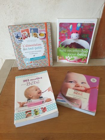 Lot de 4 livres recettes bebe de 4 mois à 3 ans