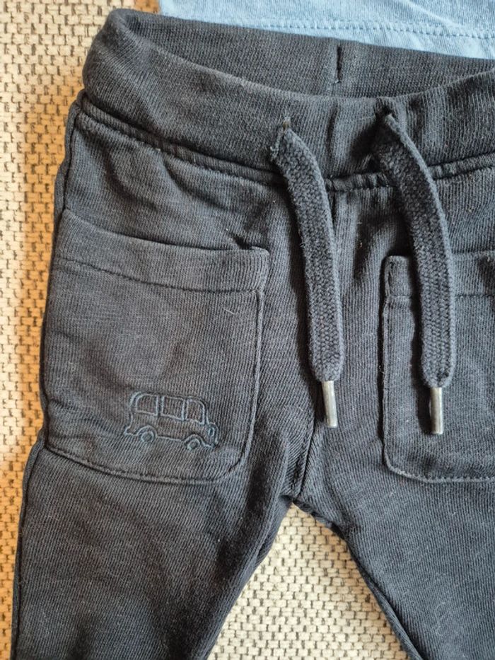 Tenue t-shirt + pantalon - photo numéro 2