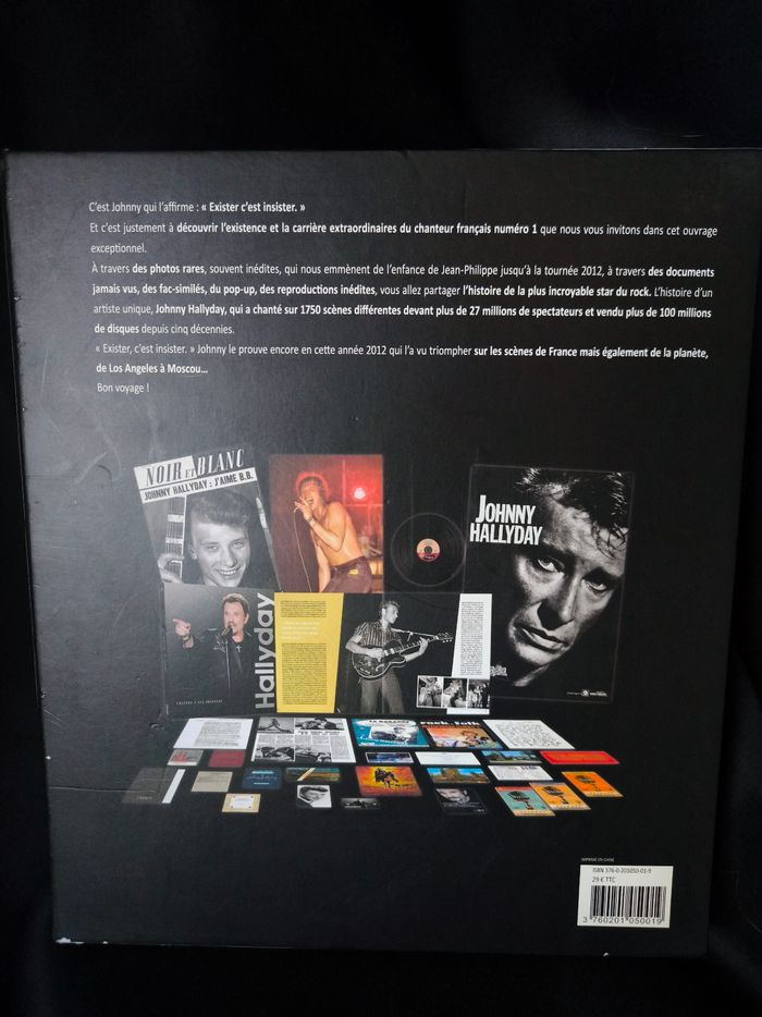 Livre collector coffret Johnny Hallyday avec photos inédites et goodies neuf - photo numéro 2