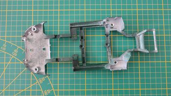 Carcasse châssis inférieur pièce miniature Bburago Burago Jaguar type E 1961 1/18 1/18e 1/18ème #B88