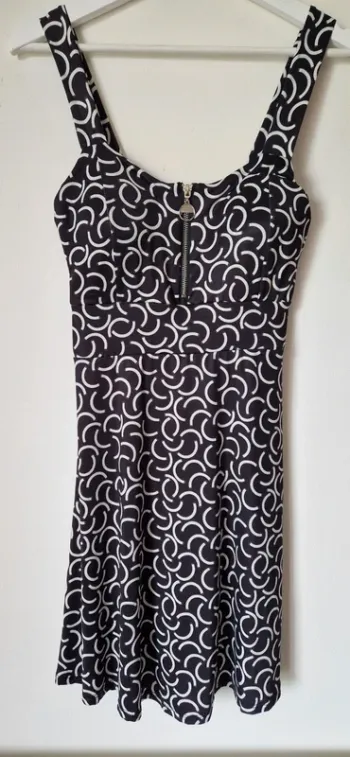 Robe d'été noire et blanche