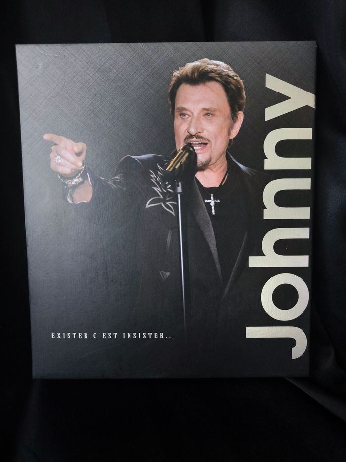 Livre collector coffret Johnny Hallyday avec photos inédites et goodies neuf
