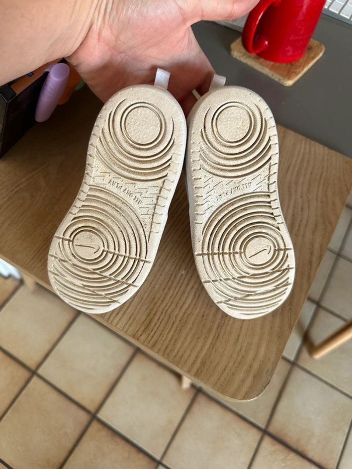 Baskets Nike 26 - photo numéro 4