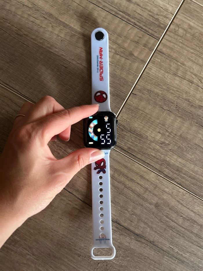 Montre numérique Spiderman