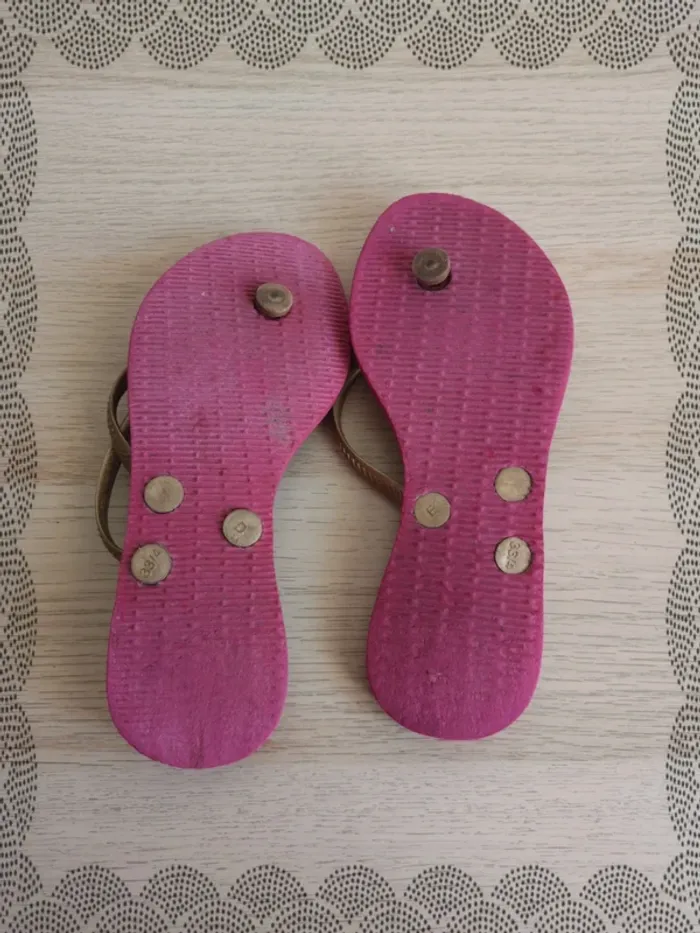 Tongs Havaianas Pointure 33/34 - photo numéro 4