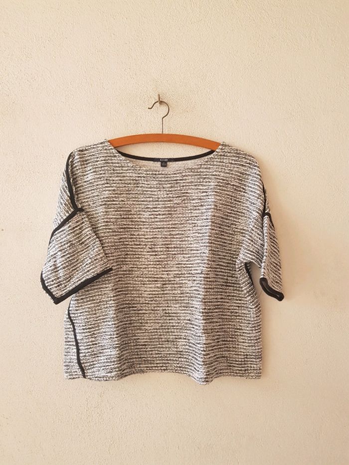 Top court gris chiné avec filaments argentés