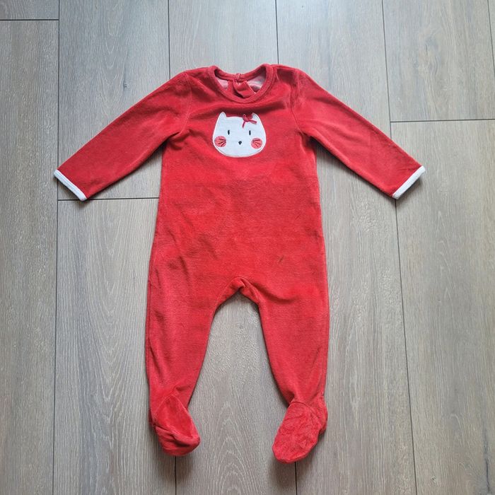 Pyjama en velour rouge. Fille 18 mois. Marque Orchestra