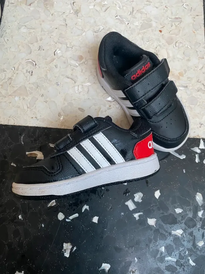 Baskets Adidas noires à scratch – Pointure 22 - photo numéro 2