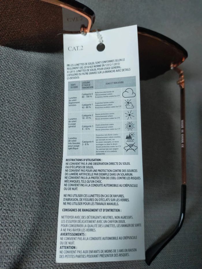 Lunettes de soleil carrées marron – Neuf avec étiquette - photo numéro 4
