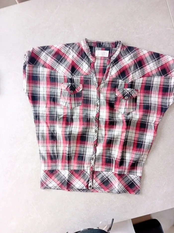 Belle chemisette de chez Jennyfer en taille S