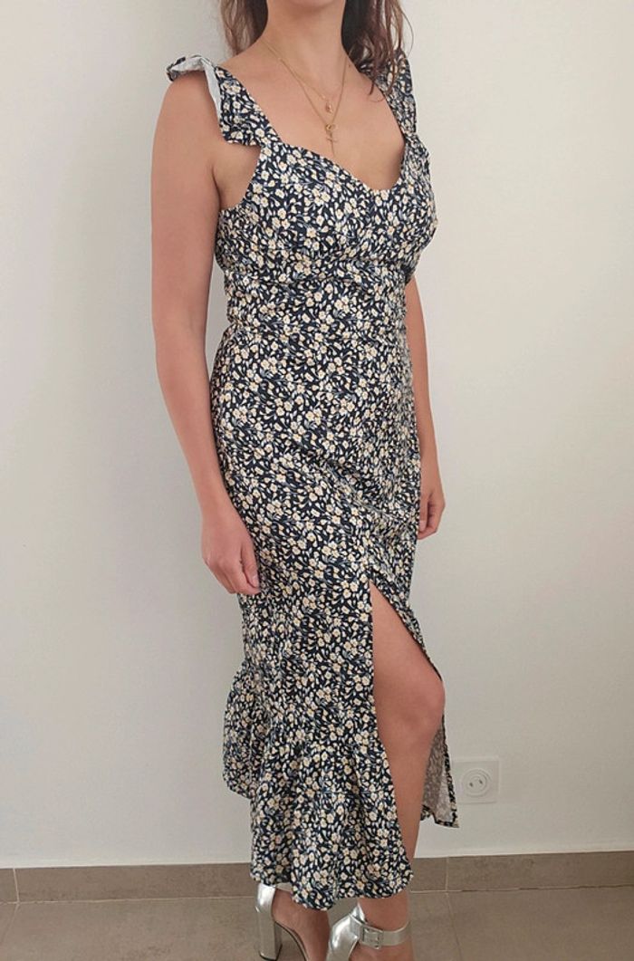 Robe noire fleurie - photo numéro 2